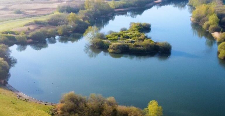 Hydneye Lake